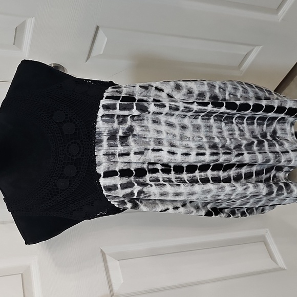 NWOT No Boundaries Black & White Tie Dye Crochet Tank XL Juniors - Picture 10 of 11